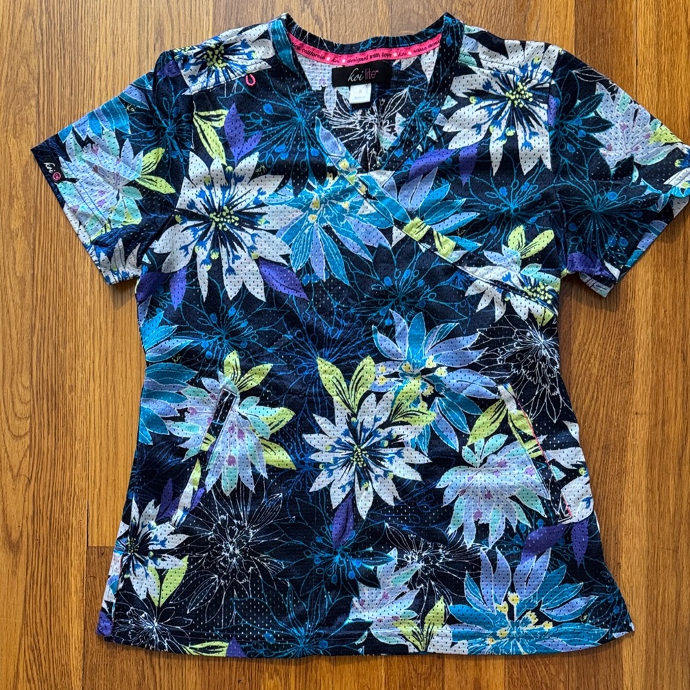 Koi lite printed scrub top